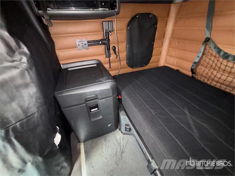 Freightliner Cascadia 126 6x4 T/A Sleeper Truck Tractor Тягачі
