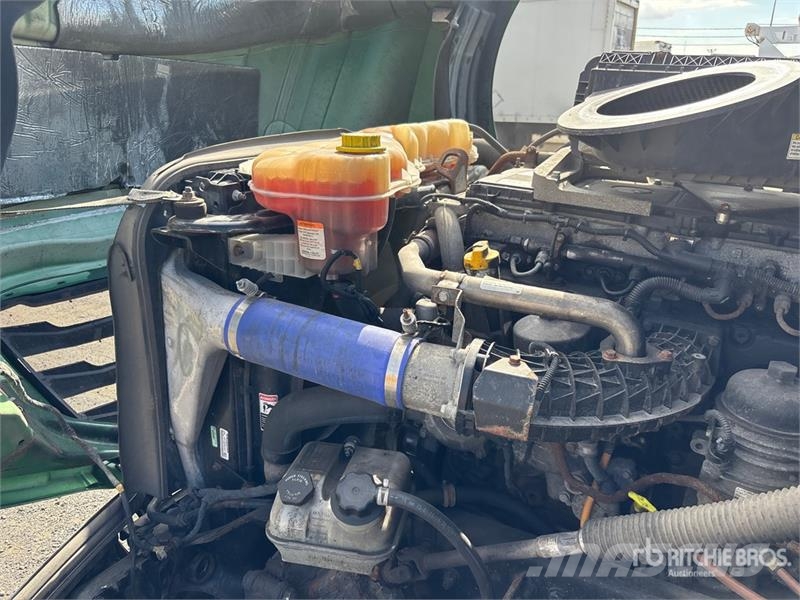 Freightliner Cascadia 126 6x4 T/A Sleeper Truck Tractor Тягачі