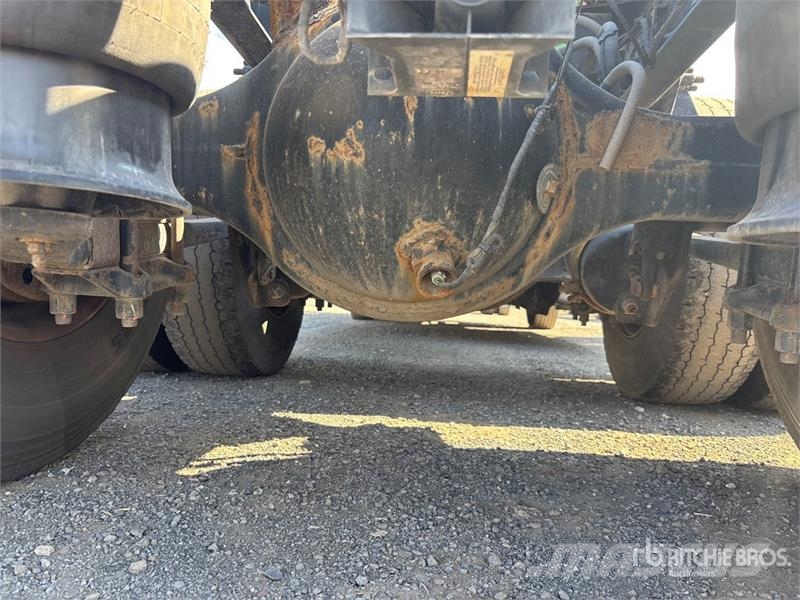 Freightliner Cascadia 126 6x4 T/A Sleeper Truck Tractor Тягачі