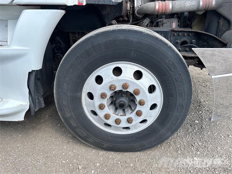Freightliner Cascadia 125 6x4 T/A Sleeper Truck Tractor Truck Tractor Units