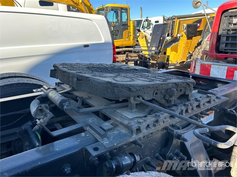 Freightliner Cascadia 126 وحدات الجر