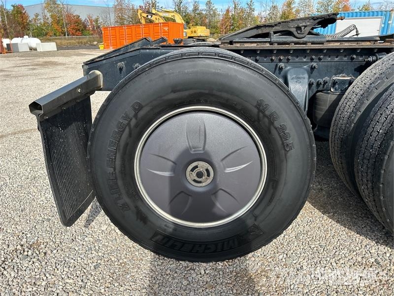 Freightliner Cascadia 126 وحدات الجر
