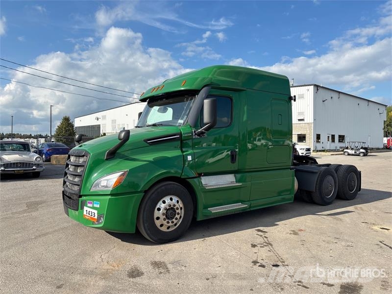 Freightliner Cascadia 126 6x4 T/A Sleeper Truck Tractor Tegljači