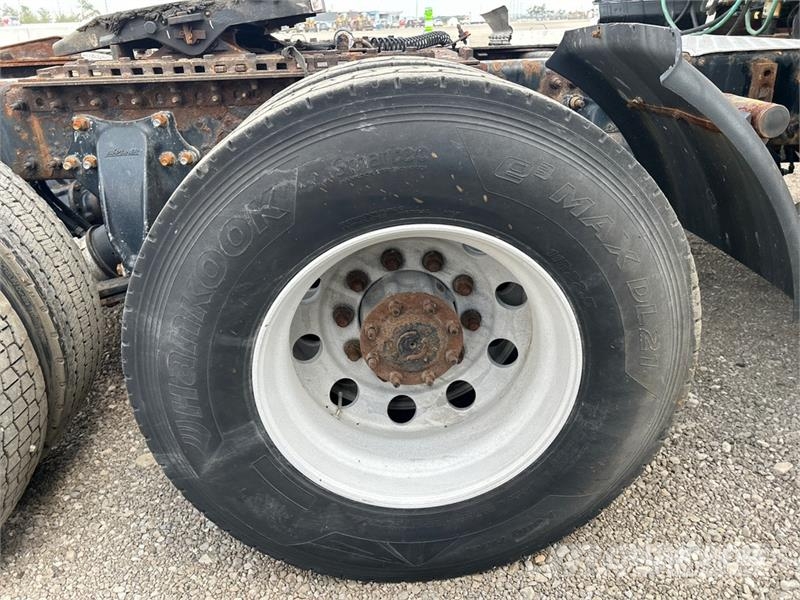 Freightliner Cascadia 125 6x4 T/A Sleeper Truck Tractor Truck Tractor Units