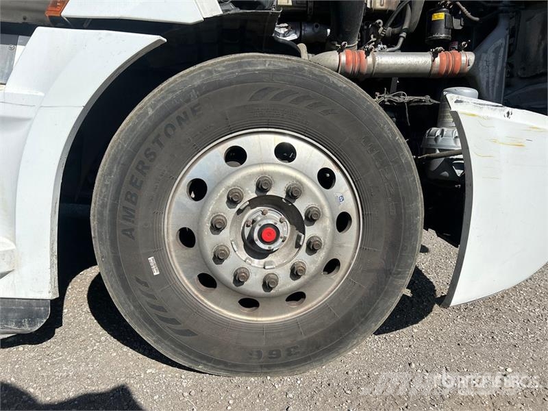 Freightliner Cascadia 126 6x4 T/A Sleeper Truck Tractor Седельные тягачи