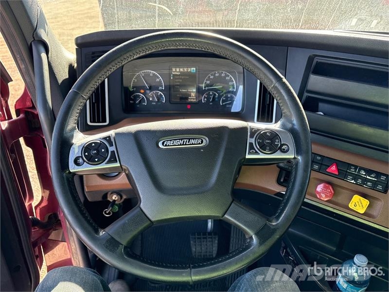 Freightliner Cascadia 126 6x4 T/A Sleeper Truck Tractor Cavalos mecânicos