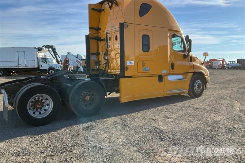 Freightliner Cascadia 125 6x4 Evolution T/A Sleeper Truck Tract Влекачи