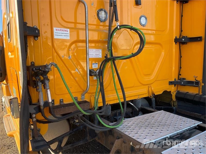 Freightliner Cascadia 125 6x4 Evolution T/A Sleeper Truck Tract Влекачи