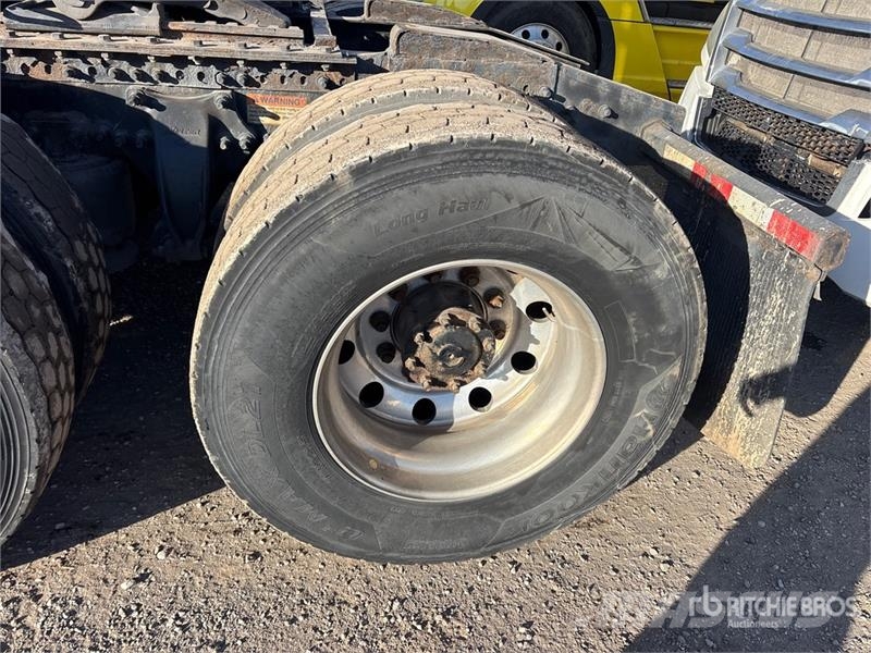 Freightliner Cascadia 126 6x4 T/A Sleeper Truck Tractor Влекачи