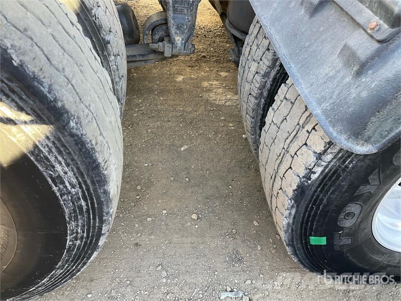 Freightliner Cascadia 126 6x4 T/A Sleeper Truck Tractor Traktorske jedinice