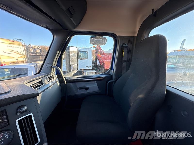 Freightliner Cascadia 126 Sadulveokid