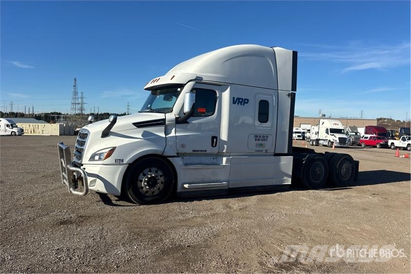 Freightliner Cascadia 126 6x4 T/A Sleeper Truck Tractor Тягачі