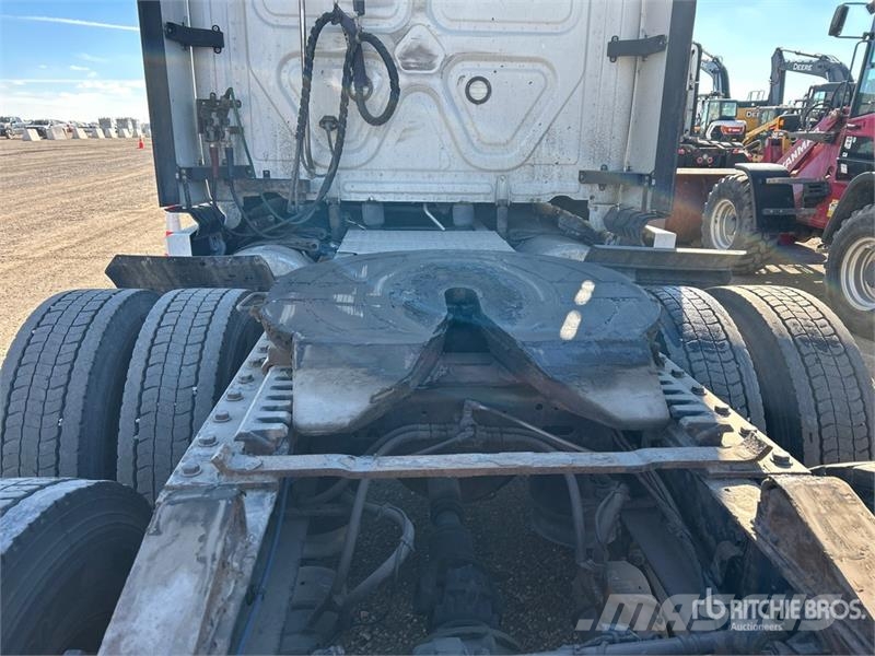 Freightliner Cascadia 126 6x4 T/A Sleeper Truck Tractor Sattelzugmaschinen
