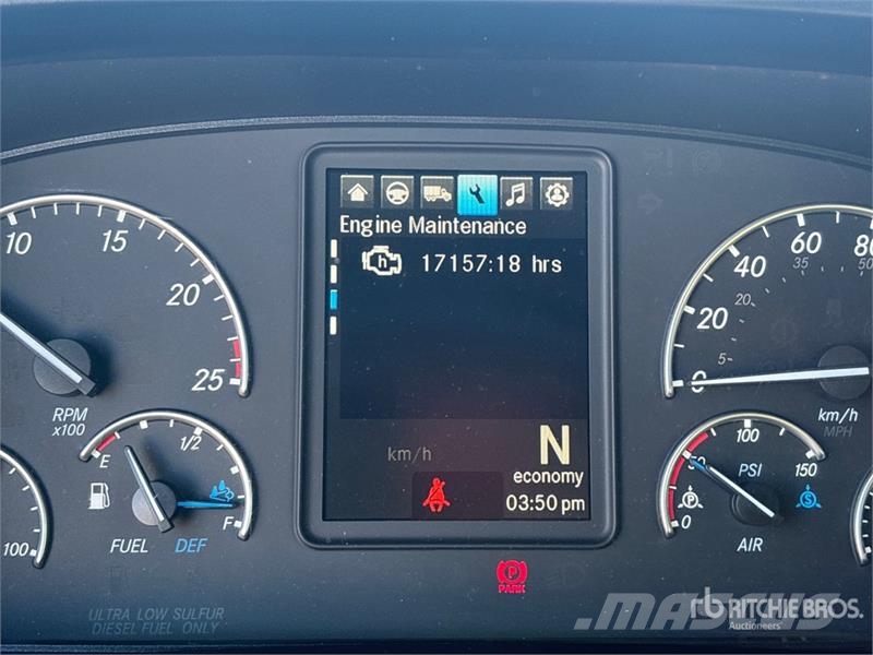 Freightliner Cascadia 126 6x4 T/A Sleeper Truck Tractor Тягачі