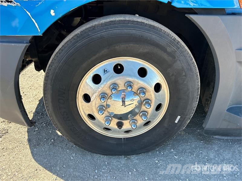 Freightliner Cascadia 126 6x4 T/A Sleeper Truck Tractor وحدات الجر
