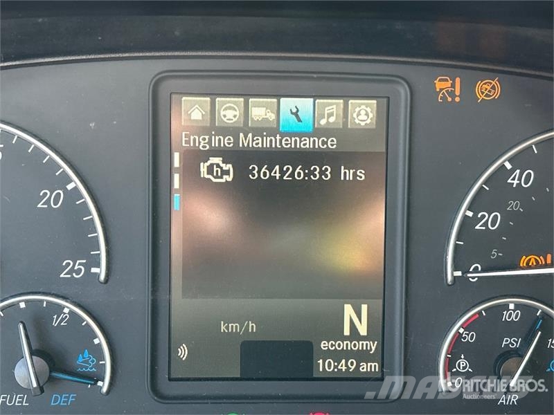 Freightliner Cascadia 126 6x4 T/A Sleeper Truck Tractor Nyergesvontatók