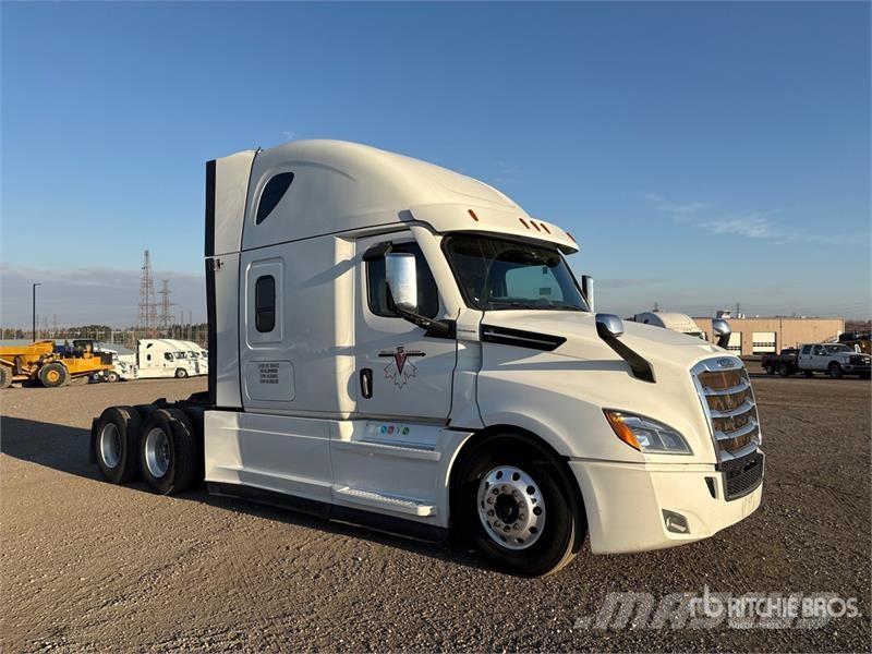 Freightliner Cascadia 126 6x4 T/A Sleeper Truck Tractor Седельные тягачи