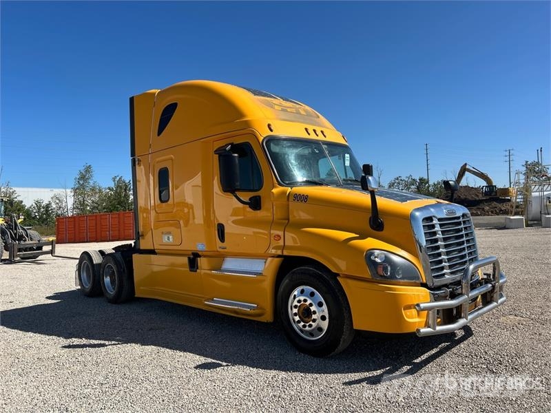 Freightliner Cascadia 125 6x4 T/A Sleeper Truck Tractor Dragbilar