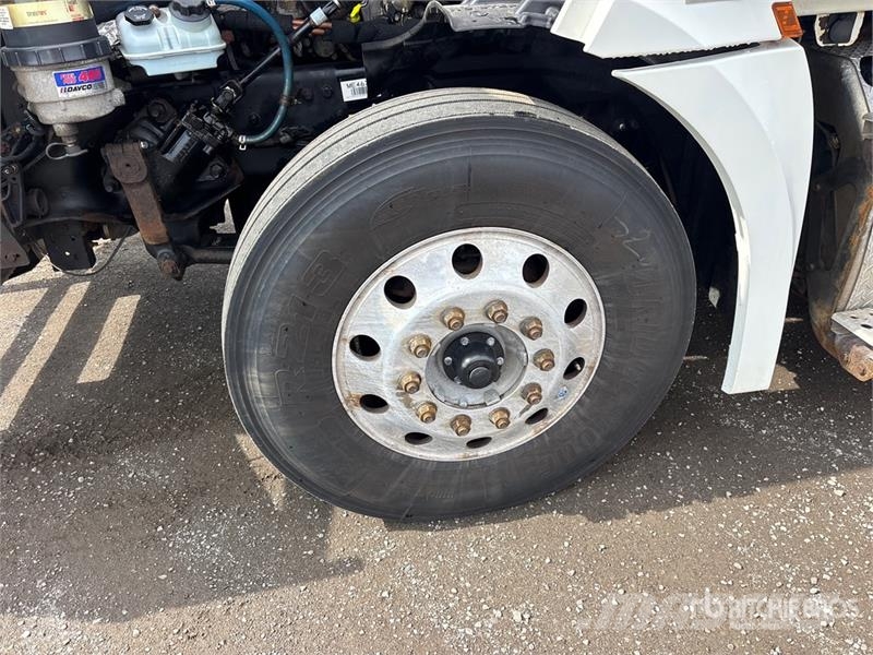 Freightliner Cascadia 126 Vetopöytäautot