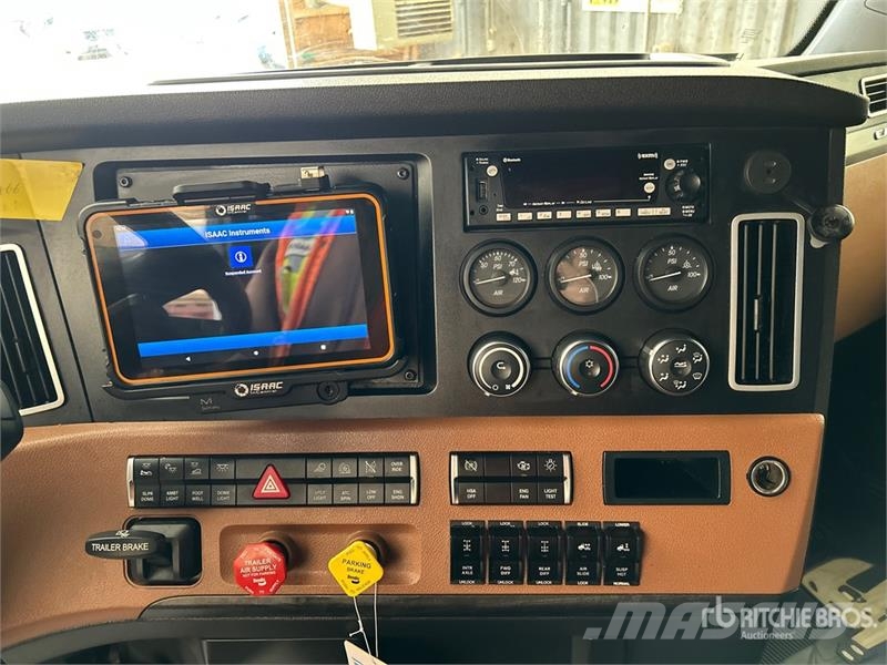 Freightliner Cascadia 126 Truck Tractor Units