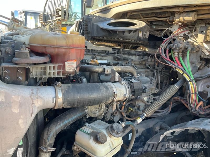 Freightliner Cascadia 126 6x4 T/A Sleeper Truck Tractor Traktorske jedinice