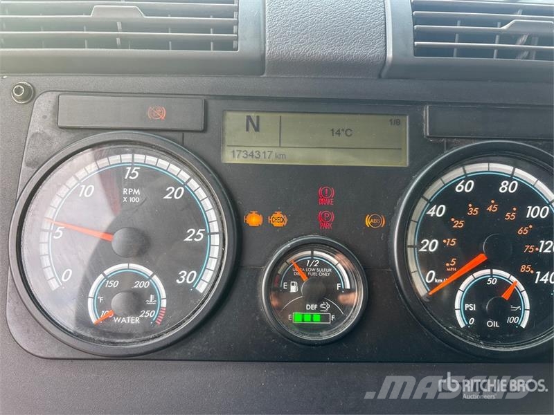 Freightliner Cascadia 125 6x4 T/A Sleeper Truck Tractor Tegljači