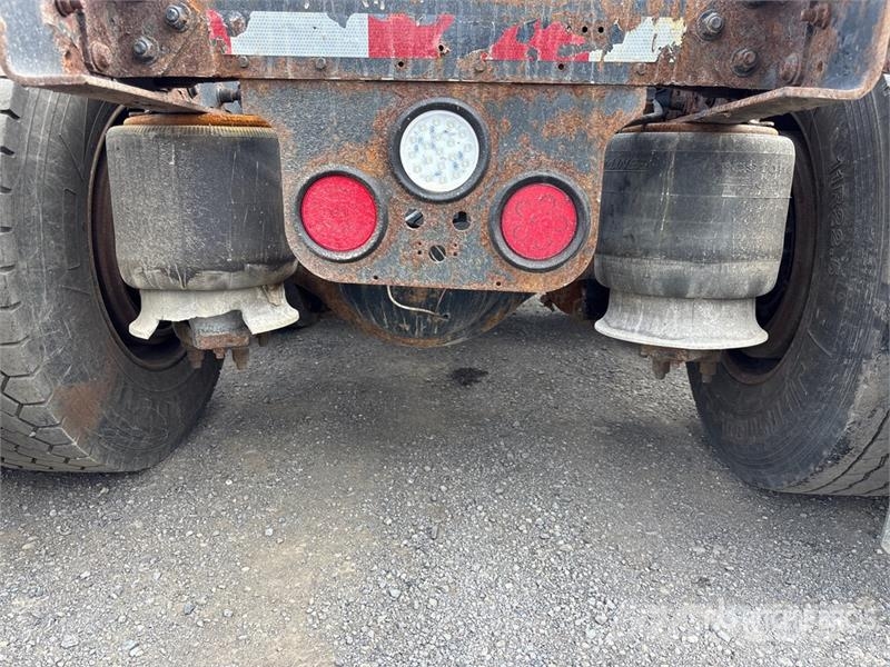 Freightliner Cascadia 125 6x4 T/A Sleeper Truck Tractor Trekkvogner