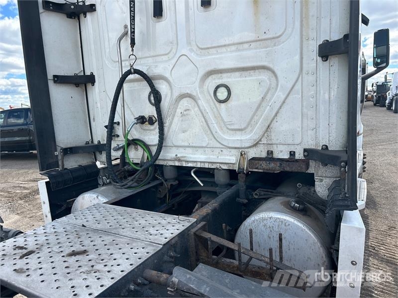 Freightliner Cascadia 126 Vetopöytäautot
