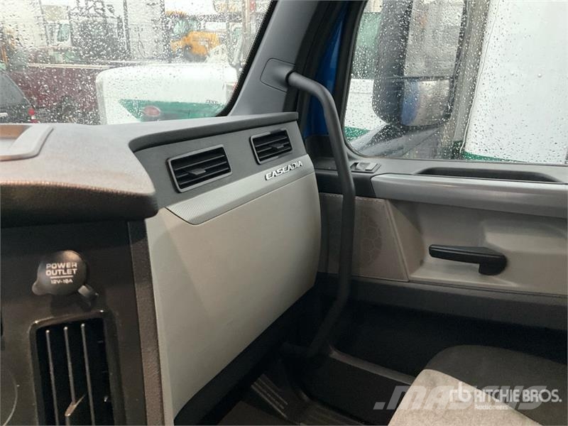 Freightliner Cascadia 126 Truck Tractor Units