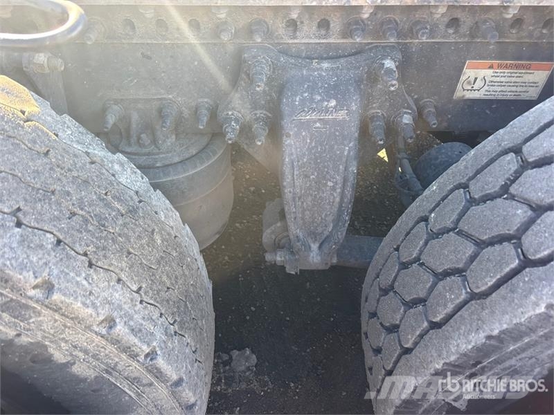 Freightliner Cascadia 126 6x4 T/A Sleeper Truck Tractor Тягачі