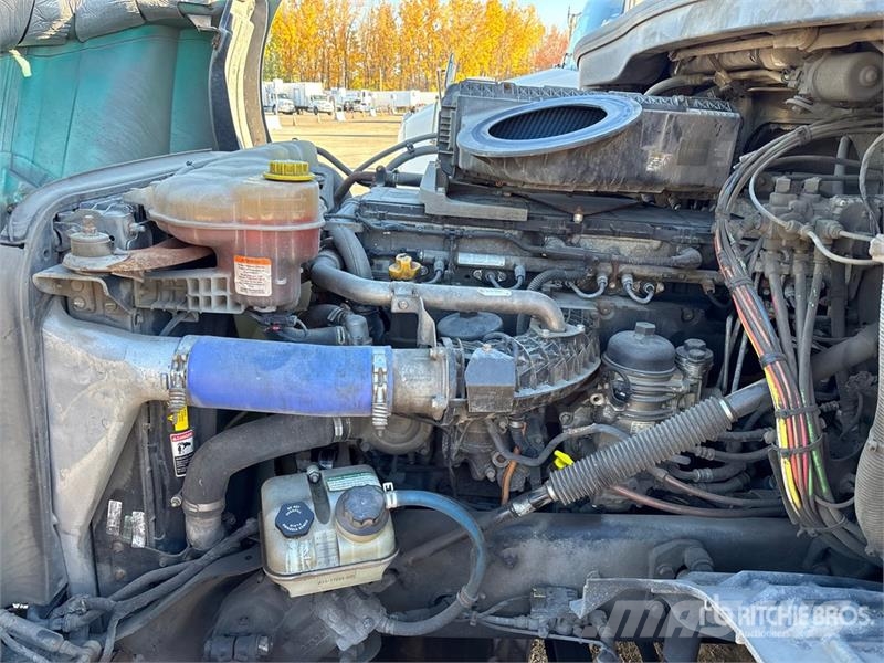 Freightliner Cascadia 126 6x4 T/A Sleeper Truck Tractor Sattelzugmaschinen