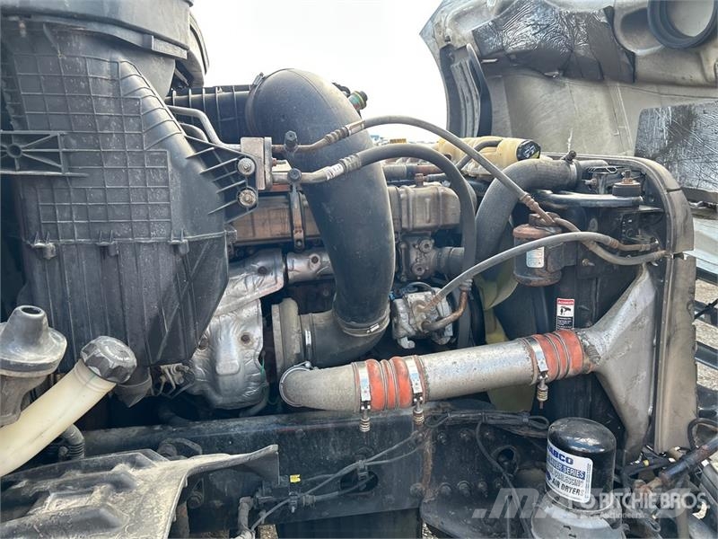 Freightliner Cascadia 126 6x4 T/A Sleeper Truck Tractor Vilcēji