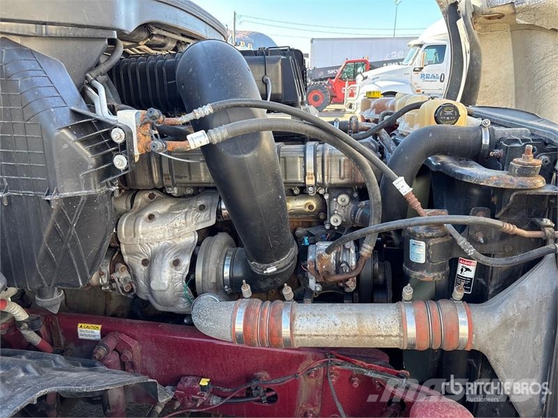 Freightliner Cascadia 126 6x4 T/A Sleeper Truck Tractor Тягачі