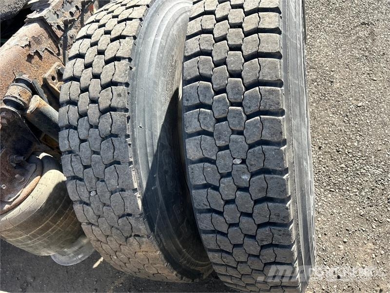 Freightliner Cascadia 125 6x2 T/A Sleeper Truck Tractor وحدات الجر