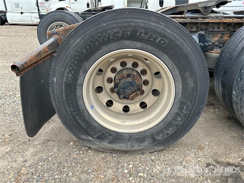 Freightliner Cascadia 126 6x4 T/A Sleeper Truck Tractor (Inoper Tractores (camiões)