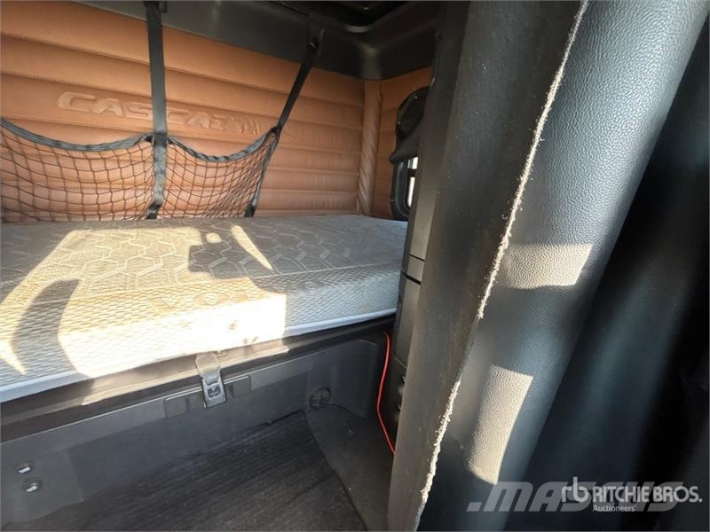 Freightliner Cascadia 126 6x4 T/A Sleeper Truck Tractor Седельные тягачи