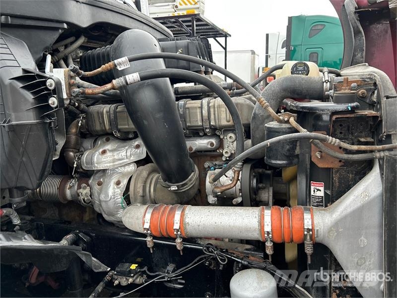 Freightliner Cascadia 126 6x4 T/A Sleeper Truck Tractor Cavalos mecânicos
