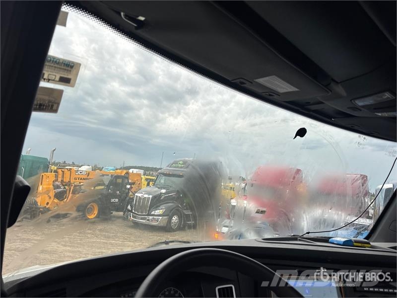 Freightliner Cascadia 126 Naudoti vilkikai