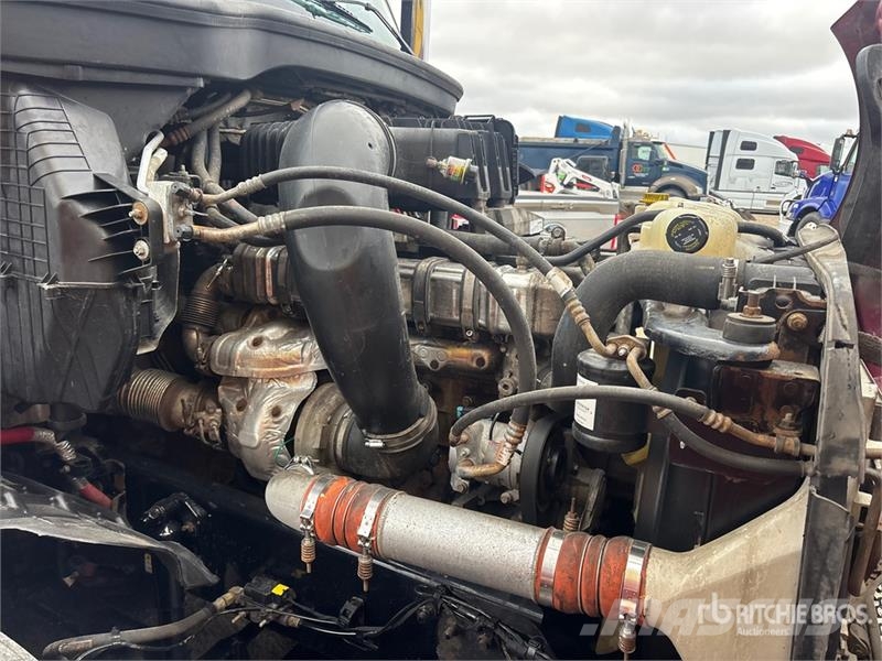 Freightliner Cascadia 126 6x4 T/A Sleeper Truck Tractor Tegljači