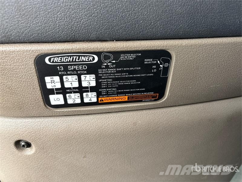 Freightliner Cascadia 125 6x4 T/A Sleeper Truck Tractor Sattelzugmaschinen