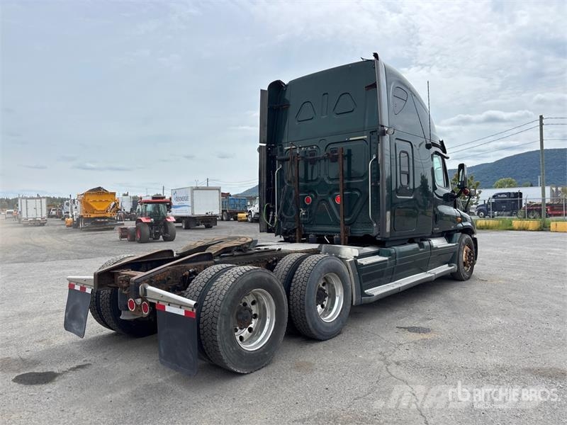 Freightliner Cascadia 125 6x4 T/A Sleeper Truck Tractor Vetopöytäautot