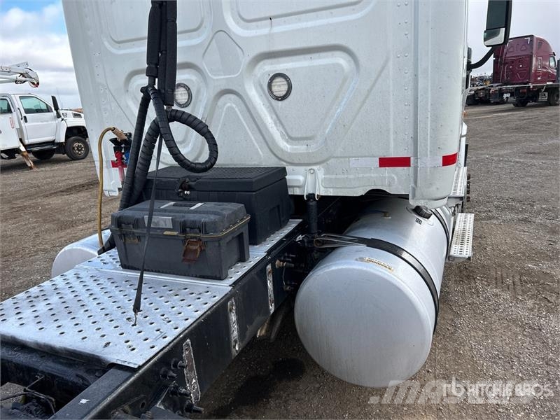 Freightliner Cascadia 113 Trekkers