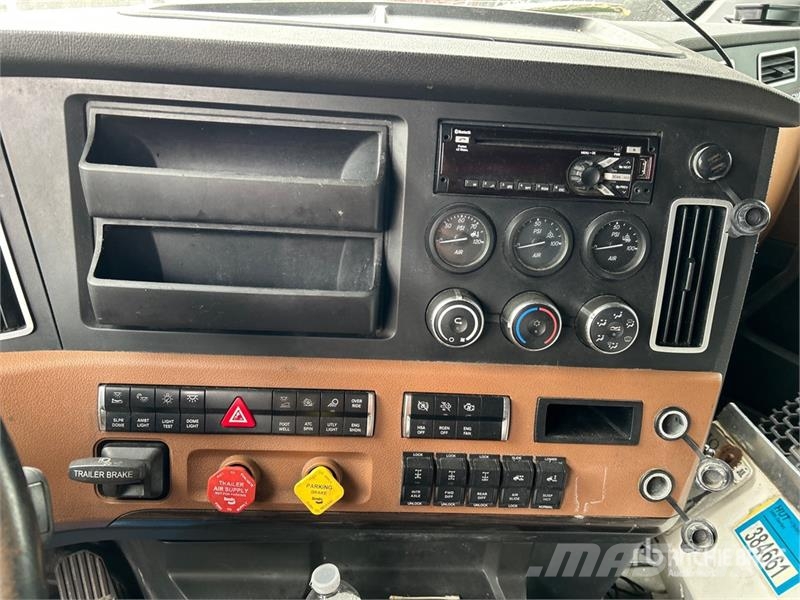 Freightliner Cascadia 126 6x4 T/A Sleeper Truck Tractor (Inoper Tractores (camiões)