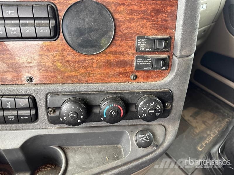 Freightliner Cascadia 125 6x4 T/A Sleeper Truck Tractor Sattelzugmaschinen