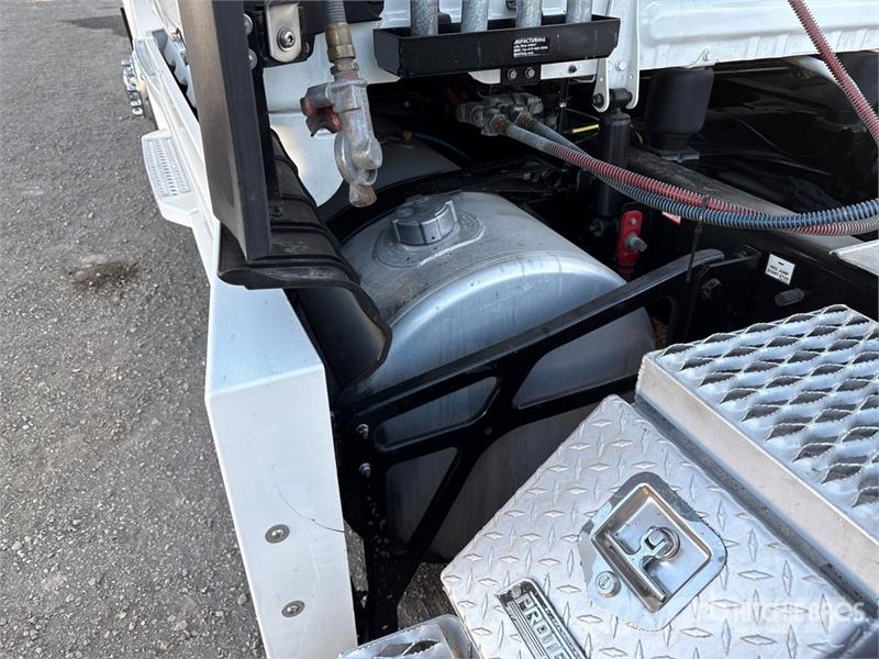Freightliner Cascadia 126 6x4 T/A Sleeper Truck Tractor Седельные тягачи