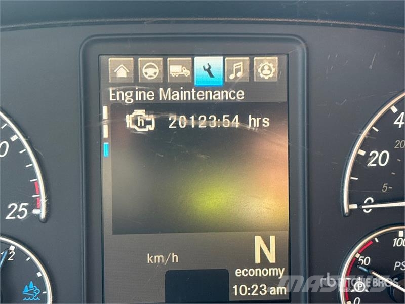 Freightliner Cascadia 126 6x4 T/A Sleeper Truck Tractor Truck Tractor Units