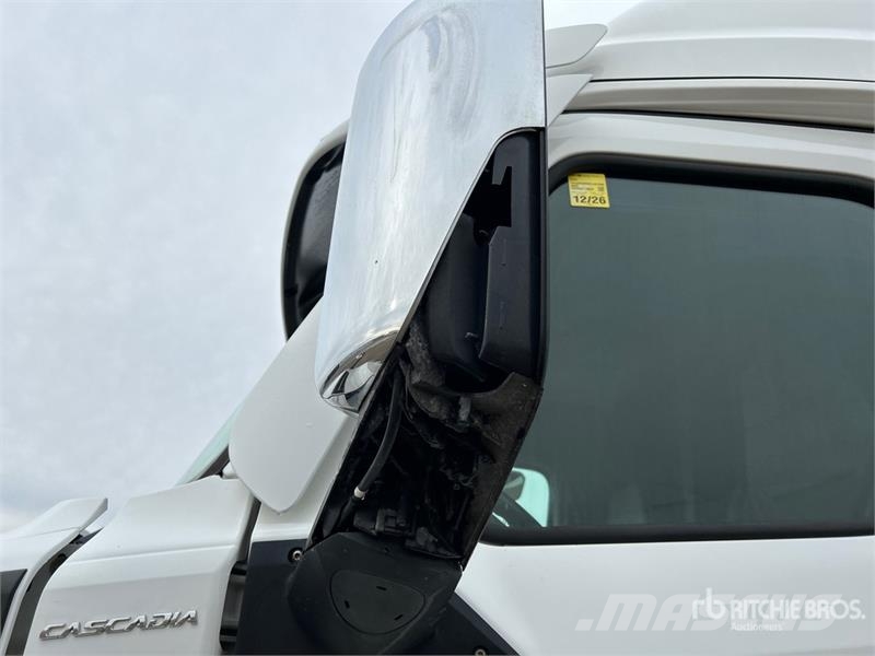 Freightliner Cascadia 126 وحدات الجر