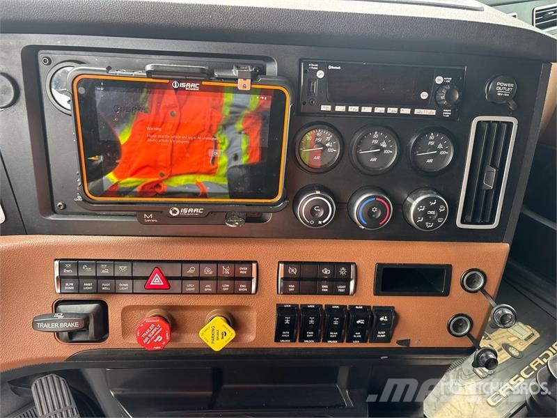 Freightliner Cascadia 126 Naudoti vilkikai