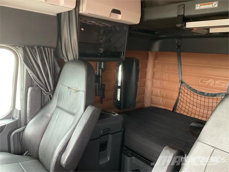 Freightliner Cascadia 126 6x4 T/A Sleeper Truck Tractor وحدات الجر