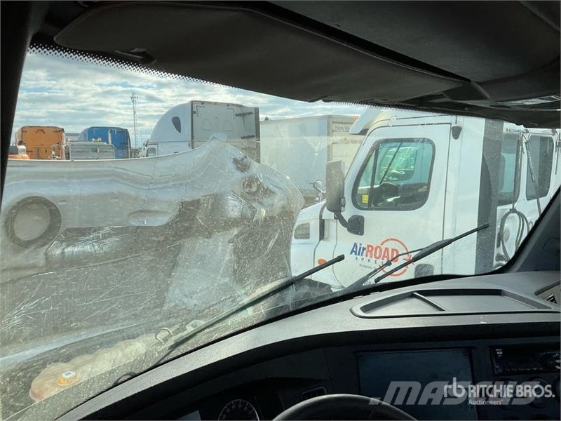 Freightliner Cascadia 126 وحدات الجر